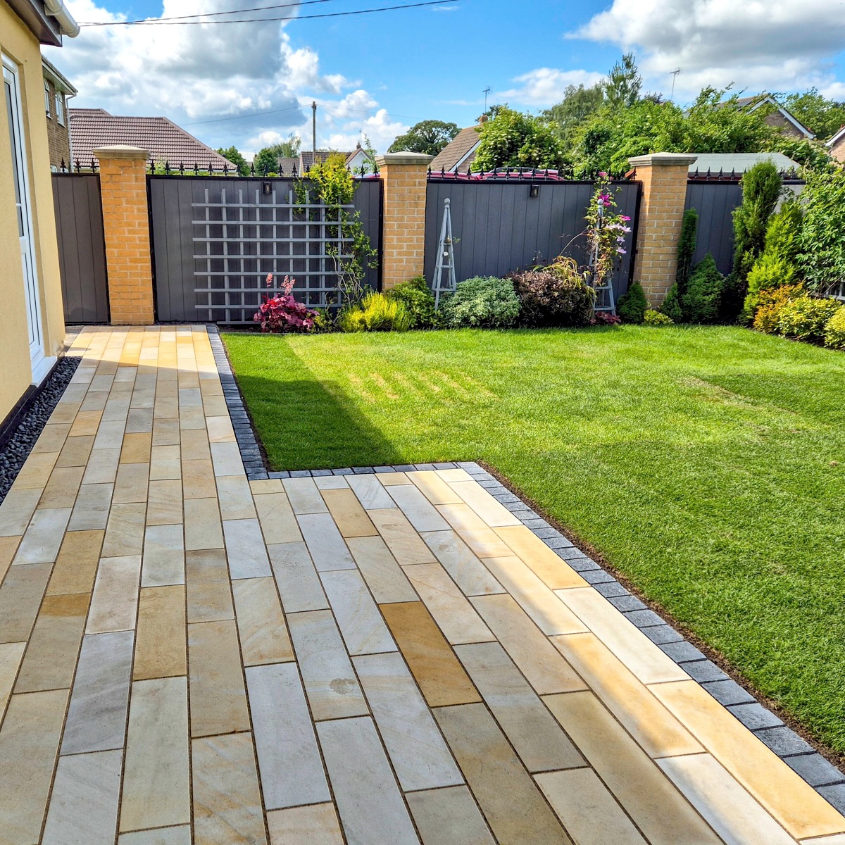 Sawn Mint Sandstone Paving