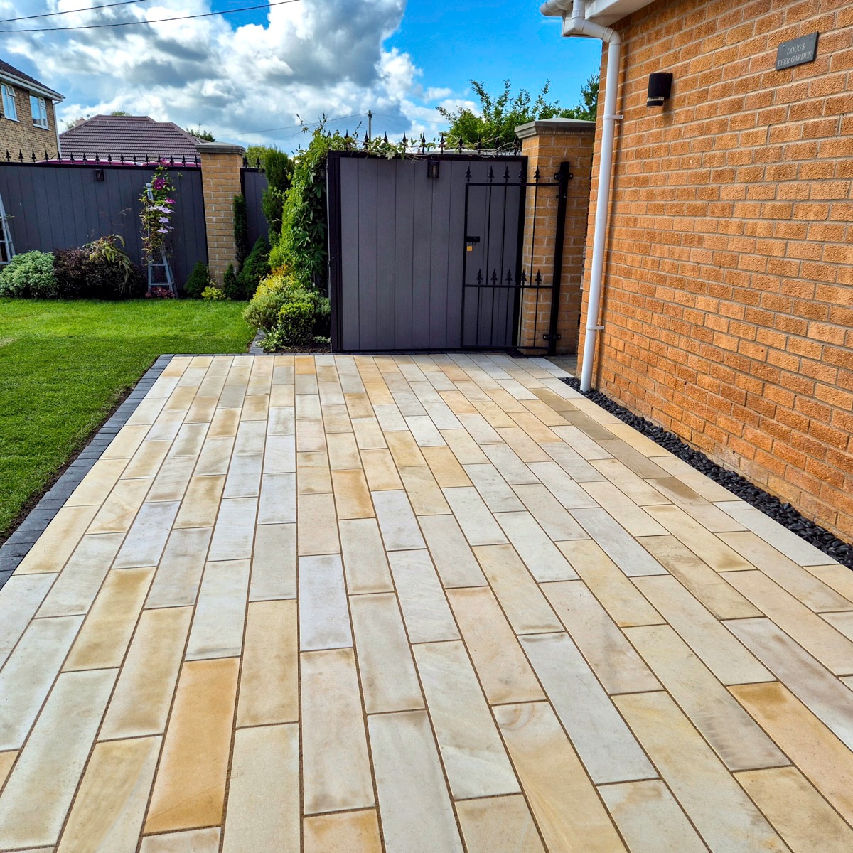 Sawn Mint Sandstone Paving